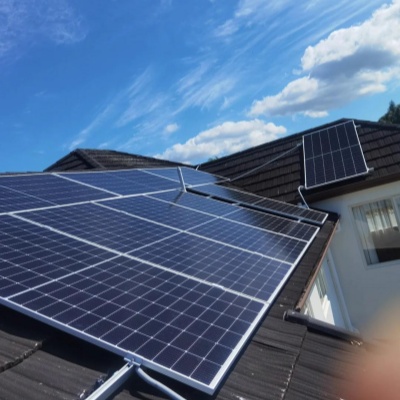 نظام طاقة شمسية بقدرة 40 كيلوواط مع بطارية 30 كيلوواط ساعة ومحول طاقة بقدرة 30 كيلوواط | حلول سكنية وتجارية